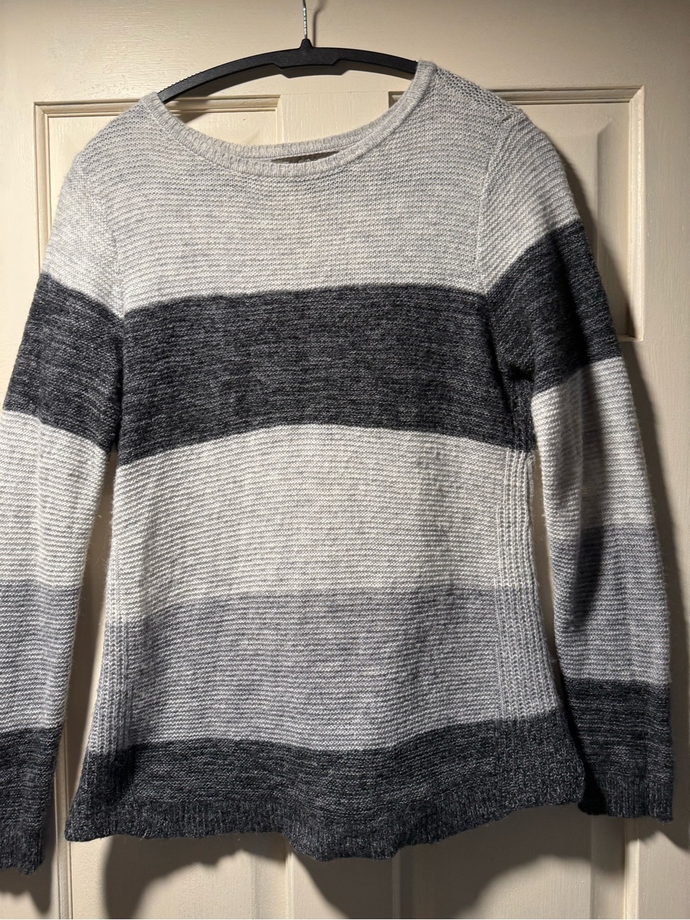 Tommy Bahama Women’s Wool Blend Striped Sweater Gray Cream Medium Cozy Knit